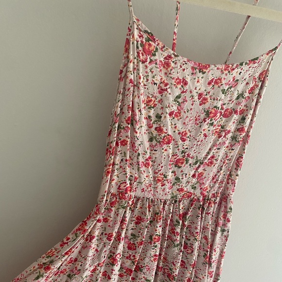 ✨En Cremé floral spaghetti strap dress✨ - Picture 4 of 11